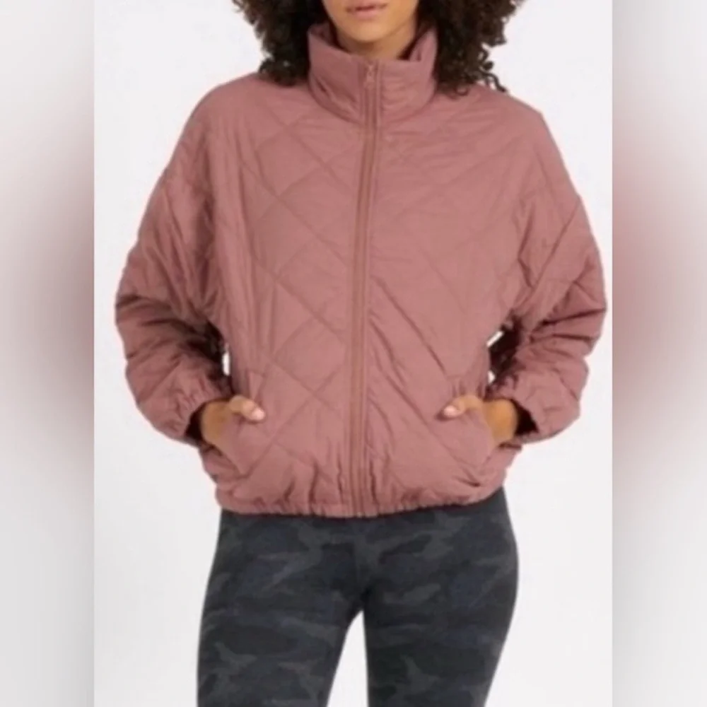 Vuori Halo Insulated Jacket in Dusty Rose - Picture 2 of 5